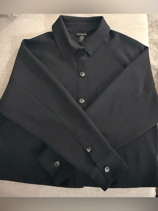 Athleta Allure Shirt Jacket
Womens Crop Long Sleeve Button Front - Picture 5 of 14